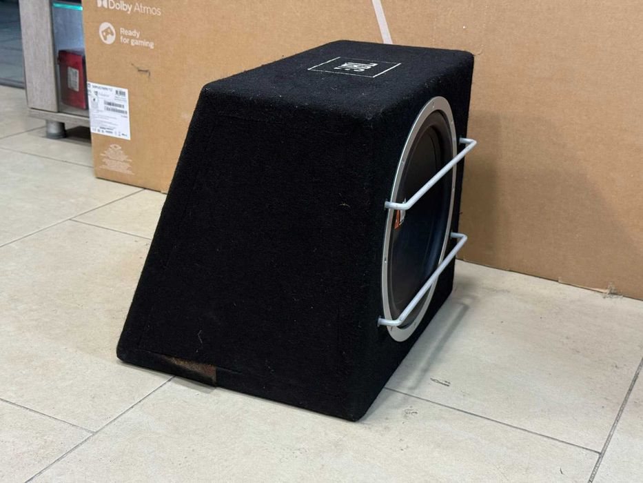 Бас каса JBL CS1204B