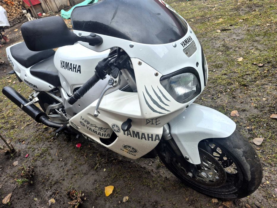 Vând sau schimb cu diverse Yamaha R 750