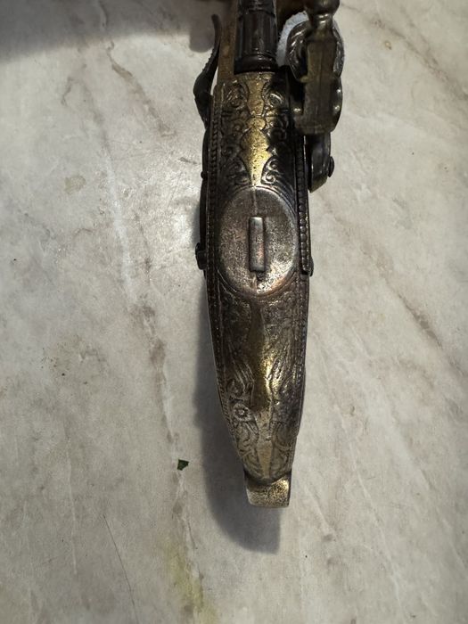 Декоративен старинен пистолет