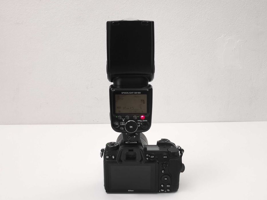 Nikon Speedlight SB-900 в пълен комплект