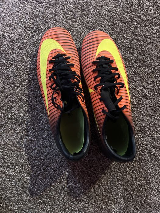 Ghete de fotbal Nike mercurial