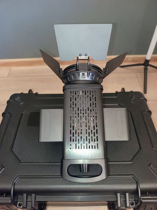 Kit 2 Lampi video profesionale + 2 baterii+ încărcător!