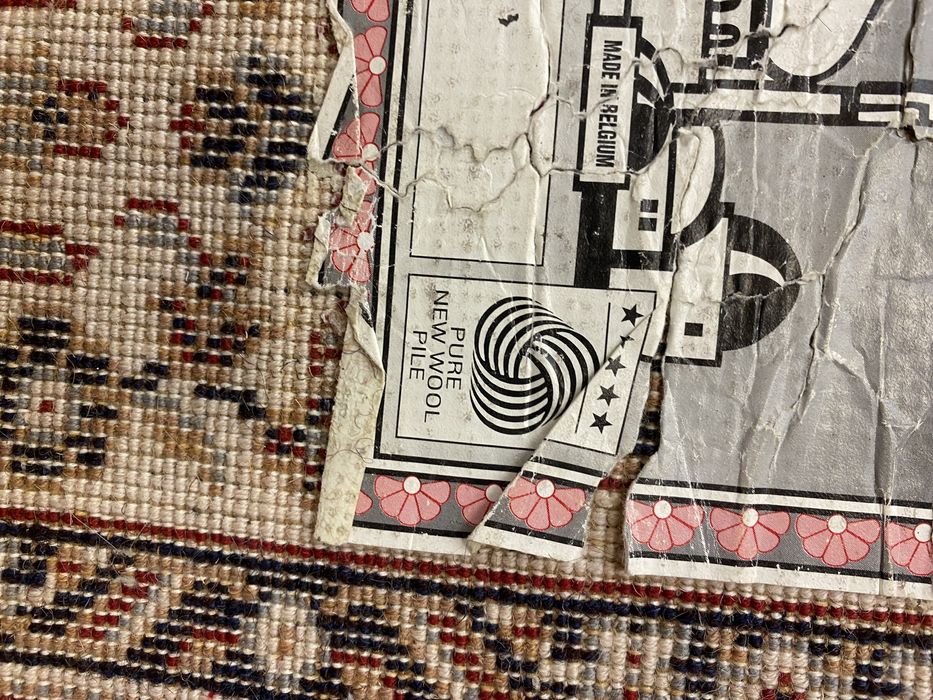 Голям персийски килим изтъкан от вълна