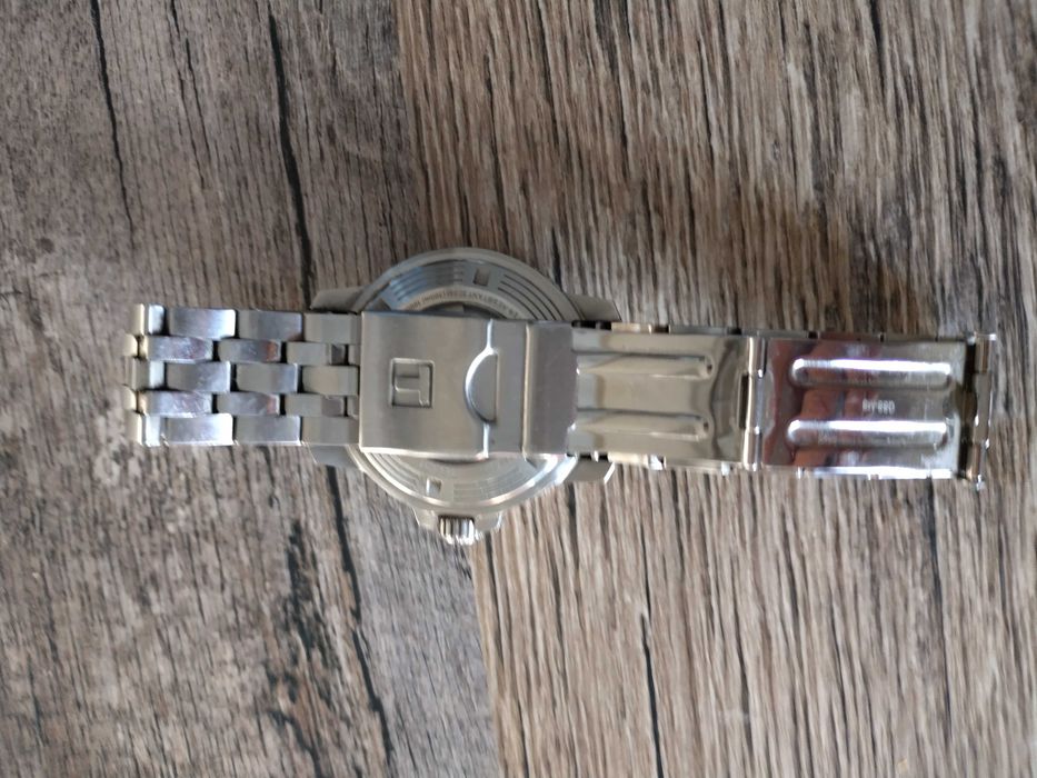 Часовник Tissot почти като нов.