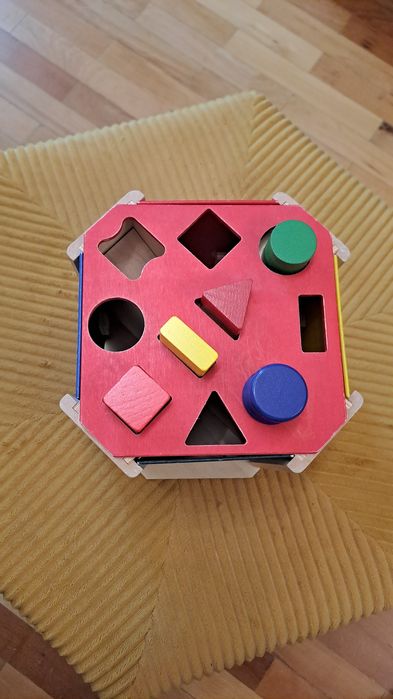 Дървен сортер с геометрични  фигурки