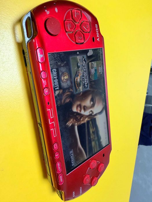 Sony PSP 3000 Playstation Portable - 16G с качени  игри