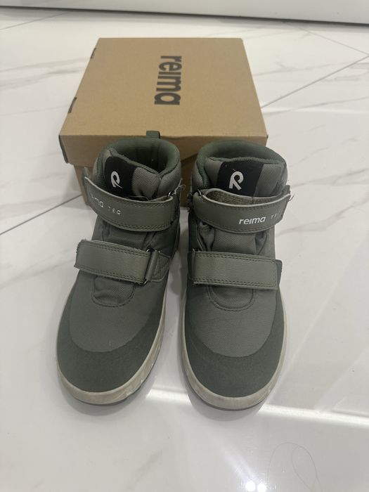 Продам детские ботинки