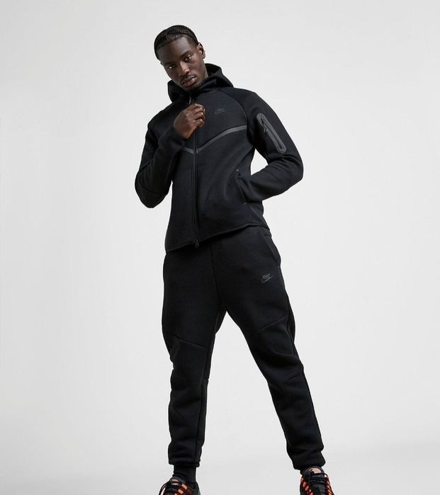 Compleu Nike Tech Fleece
Marimi XXL 
PREȚ REDUS 240 lei