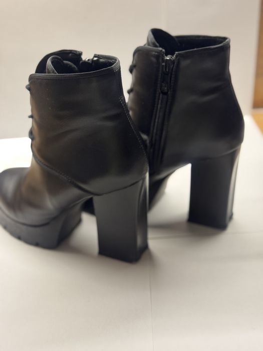 Продам осении ботильоны размер 35