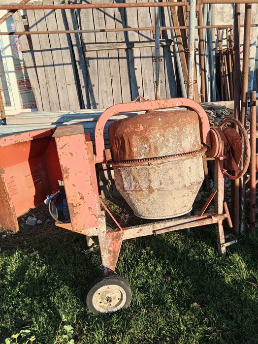 elemente schela  betonieră +topogan descărcre moloz