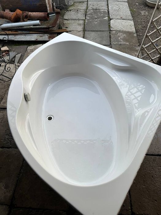 Uglavoy vanna sotiladi