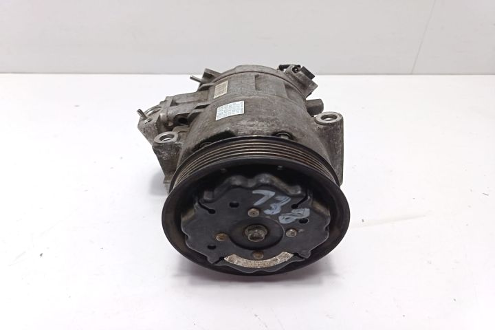 Compresor AC 6Q0820803D Volkswagen VW Polo a 4-a generatie 9N seria