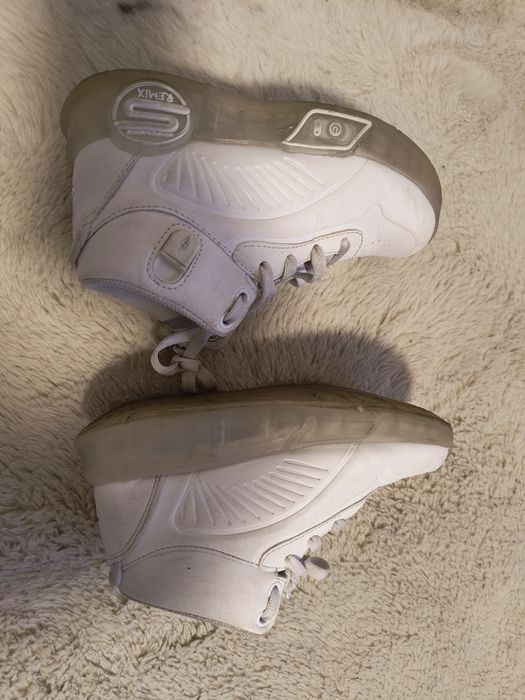 Adidași Sketchers gama Remix. Cu luminițe ce se aprind disco. Măr 32