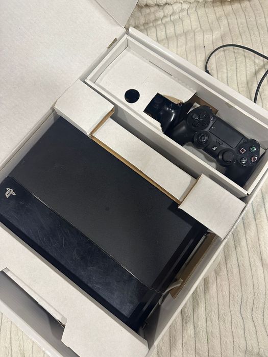 Плейстейшен 4 со всеми документами