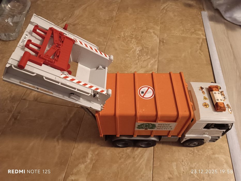 Mașină de gunoi Bruder