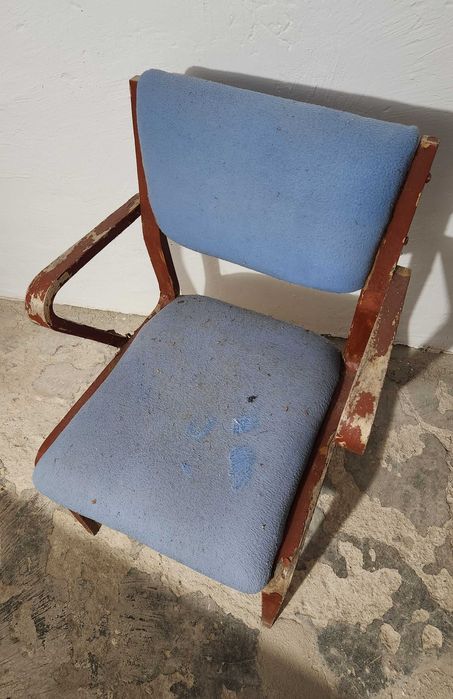 Ретро дървен стол с подлакътници за реставрация