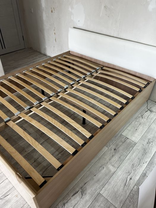 продам кровать б/у размер 160/200