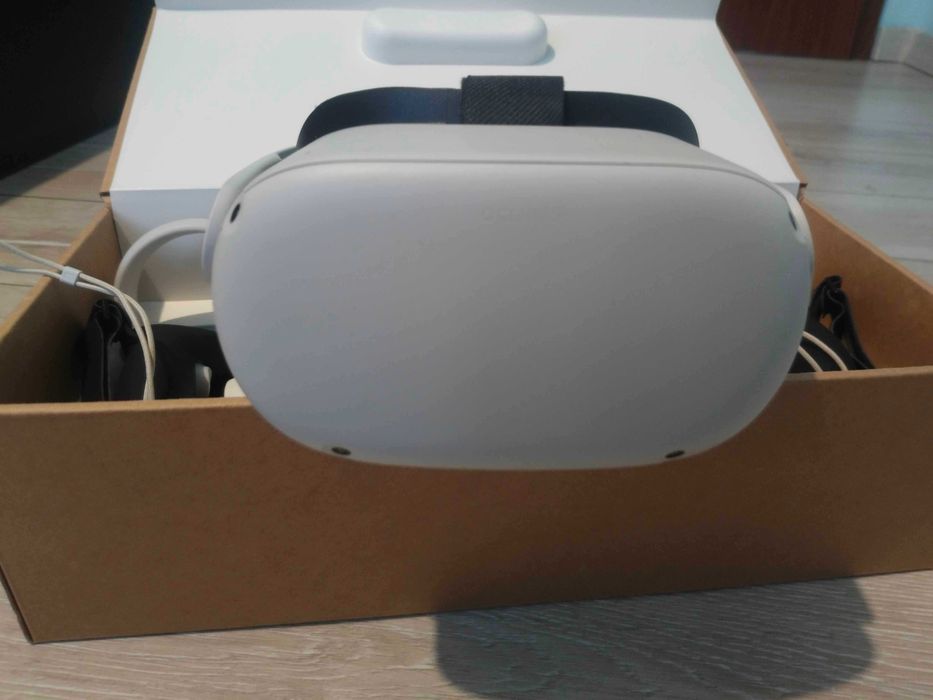 Meta Quest 2 (Oculus) 128GB + Elite Strap + Калъфи. Перфектен!
