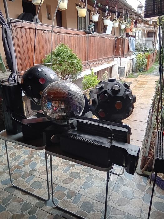 Vând mai multe jocuri de lumini pt discoteca sau alte evenimente