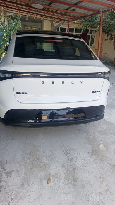 Электроавтомобиль GEELY Гибрид кроссовер фул позиция