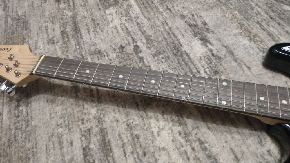 Электрогитара Levinson