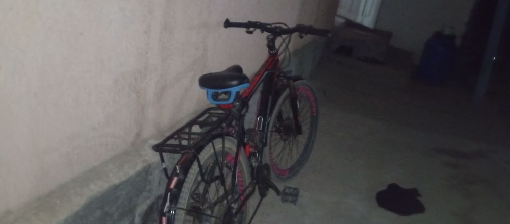 Mountain bike (togʻi yollarda yuradigan velosiped) yangi