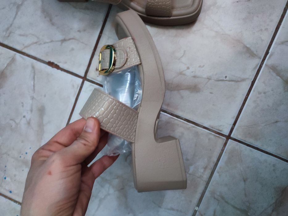 Босоножки отдам за фрукты