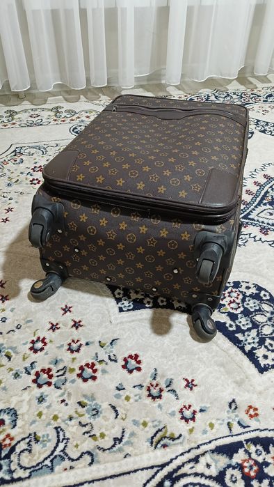 Чемодан стильный