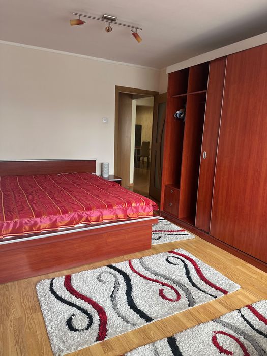 Inchiriez apartament cu 3 camere pe strada Gorunului