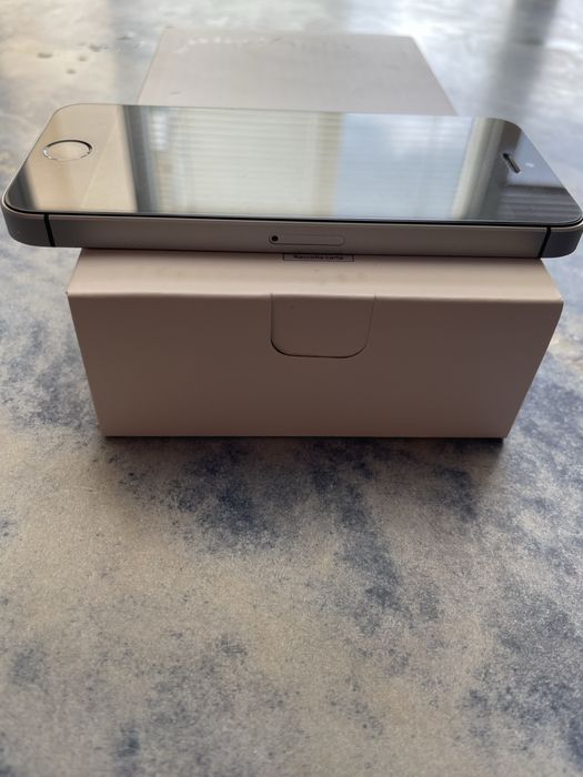 iphone 5se ..32 gb