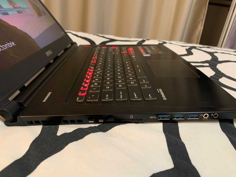 Laptop MSI GS73 8RF Stealth 17.3" FHD (i7-8750H, GTX 1070 Max-Q)
