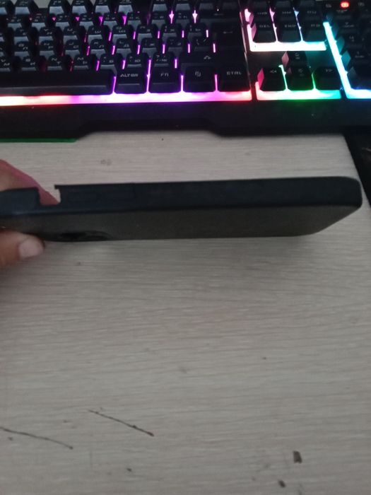 Продам чехол на iPhone 11 б/у