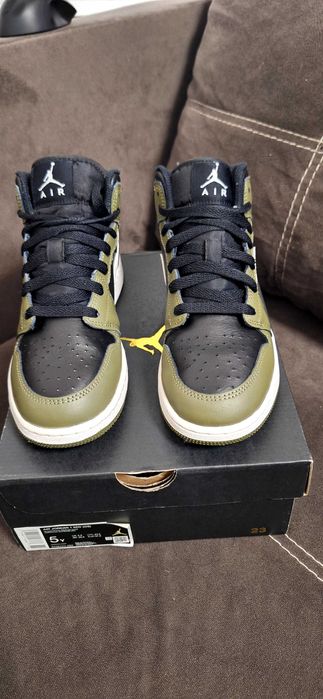 Vand adidasi Jordan 1 mid nr 37.5