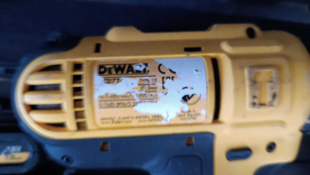 Винтоверт Dewalt DCD776