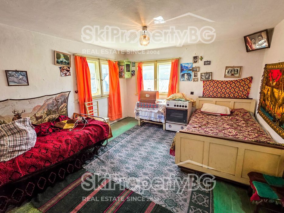Стара къща с голям инвестиционен потенциал в село Говедарци, близо до Боровец!