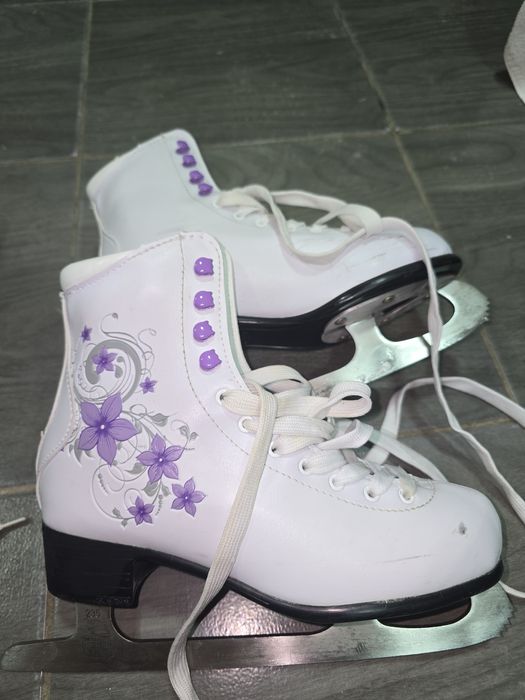 Продам фигурные коньки