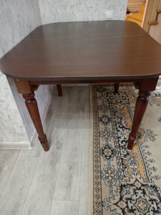 Продам стол деревянный