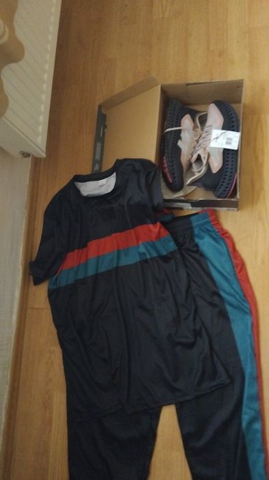 Vând Trening Nou XXL--XL.