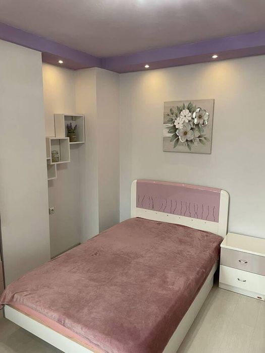 Тристаен, под наем, Център