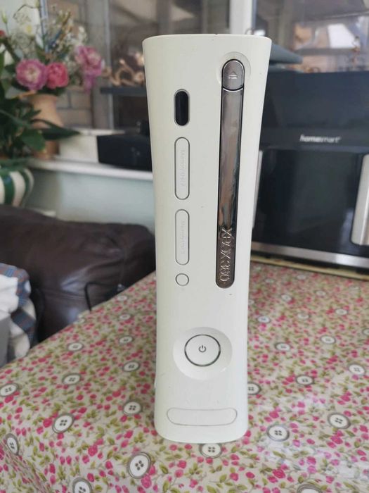 Конзола Геймърска Xbox 360 Elite почти като Xbox one