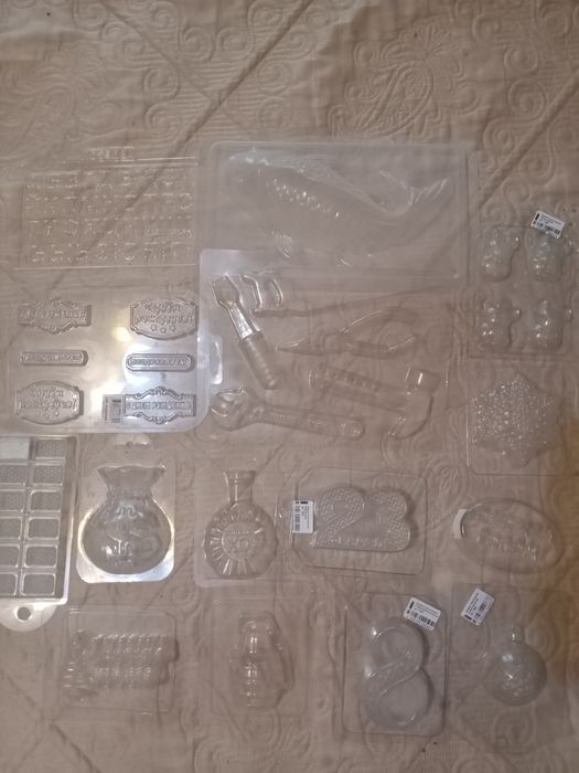 Продам формы для шоколада,  леденцов, мастики