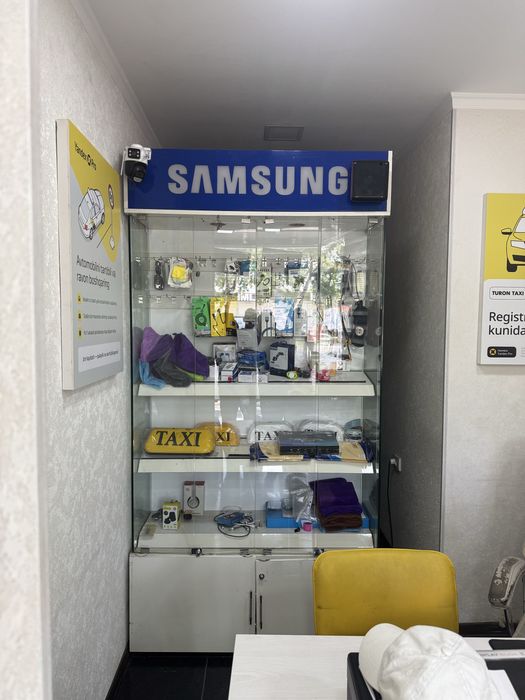 Стеклянный шкаф