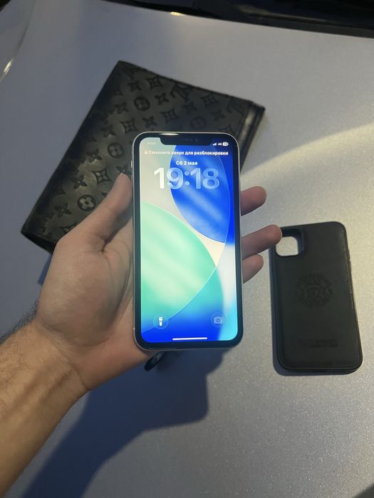 Продам IPhone 11 128 идеал