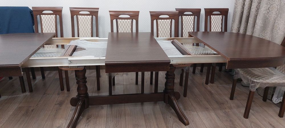 Стол для гостиной.