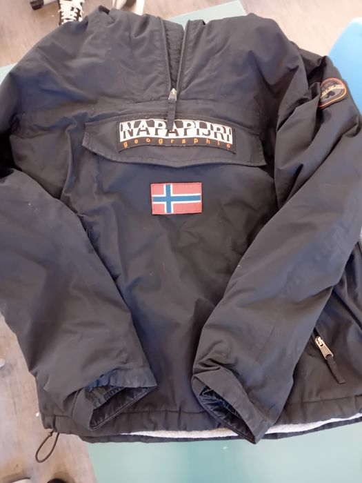 Продавам Napapijri