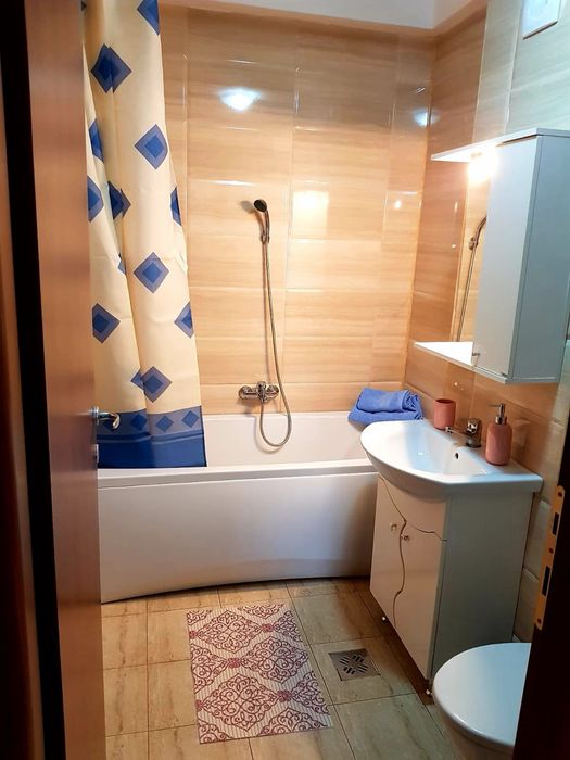 Inchiriez apartament decomandat 2 camere Mamaia Summerland
