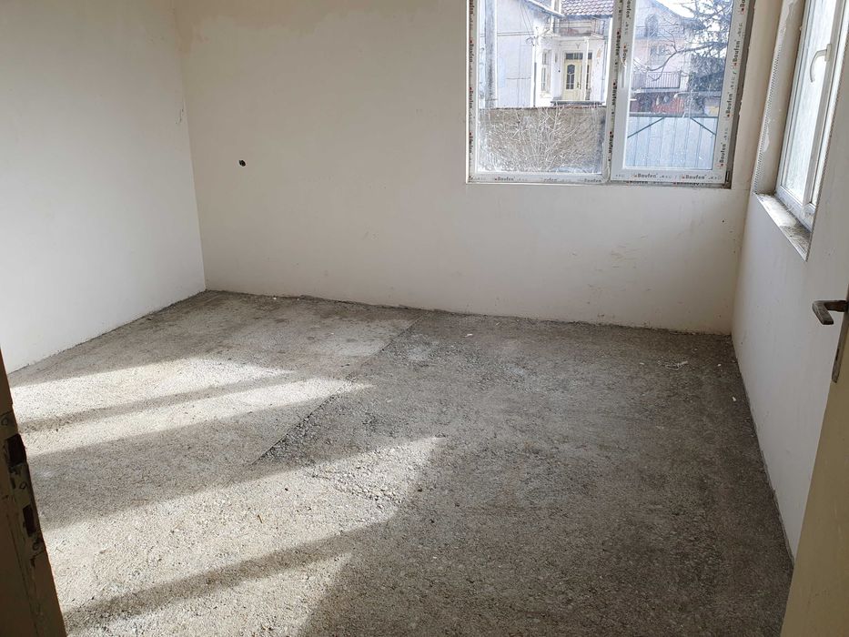 Продава се Къща в Казанлък - 80 кв.м за 542 €/кв.м - Снимка #2