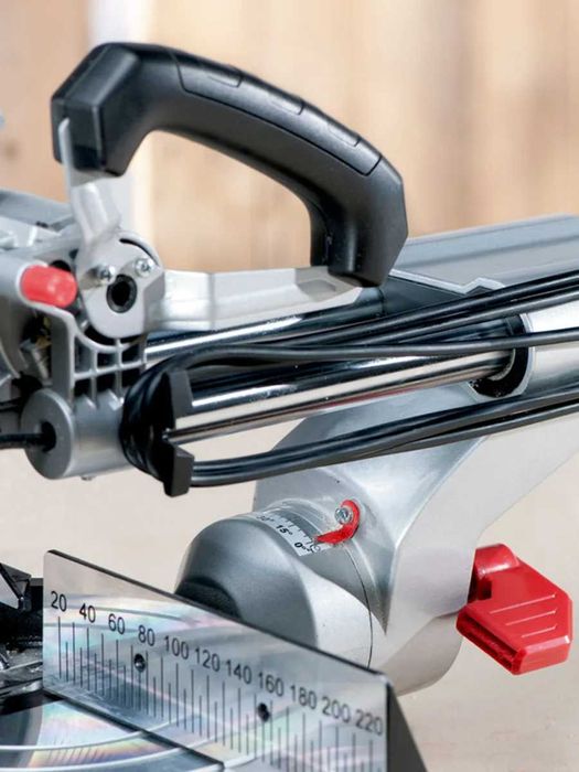 Пила торцовочная 216мм Metabo KGSV216 M