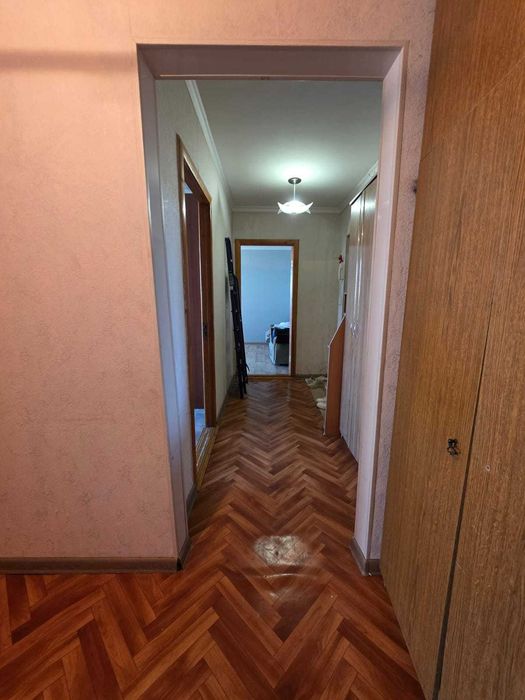 Продается 2-ком к в 4-микрорайоне