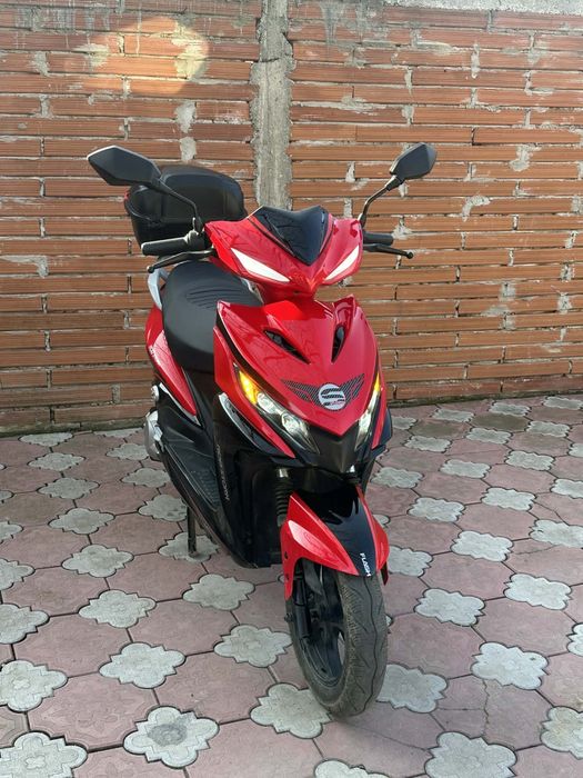 Vând scuter electric nou cu 100 de km făcuti